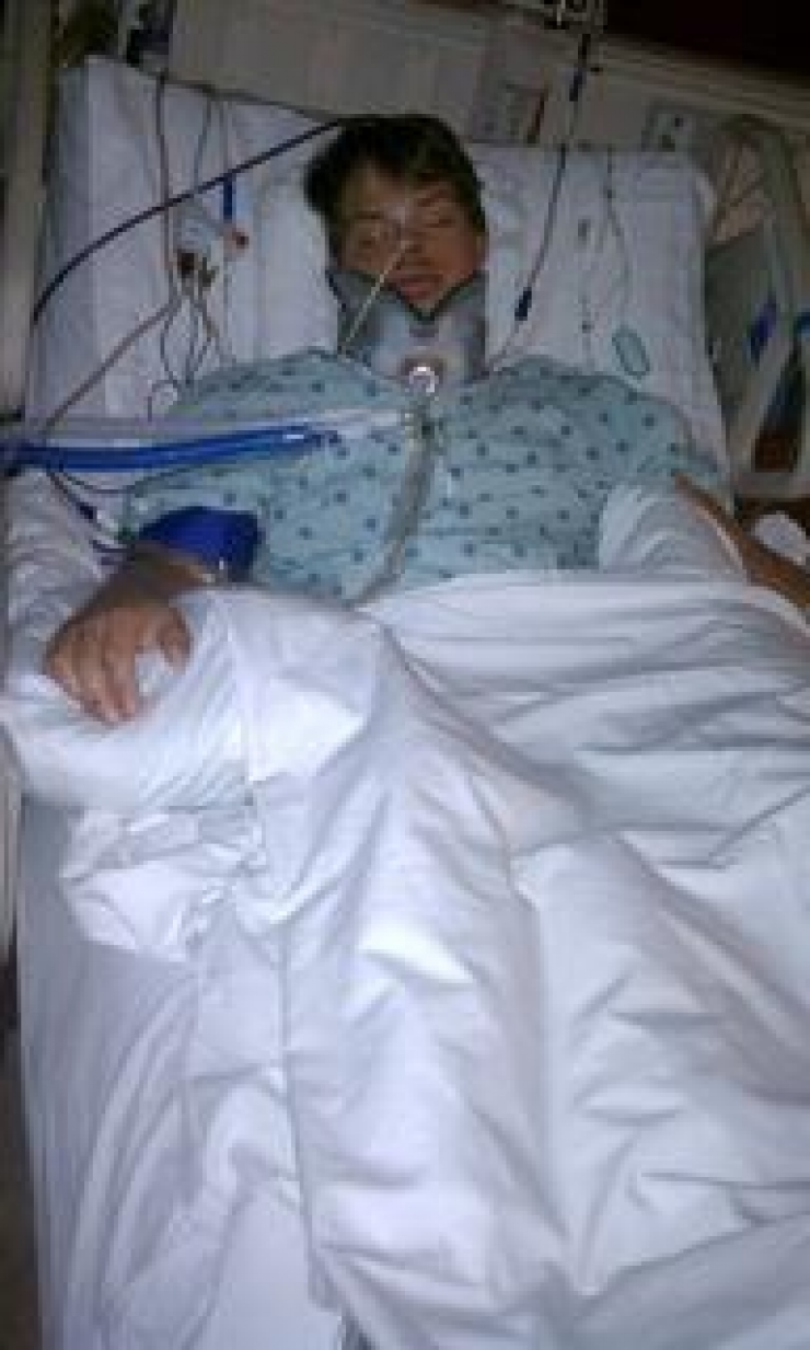 Illustration de l'article : Les médecins lui disaient d'abandonner son mari, expliquant qu'il ne sortirait jamais du coma. Mais regardez ce qu'il est devenu quelques mois plus tard, grâce à tout son amour !