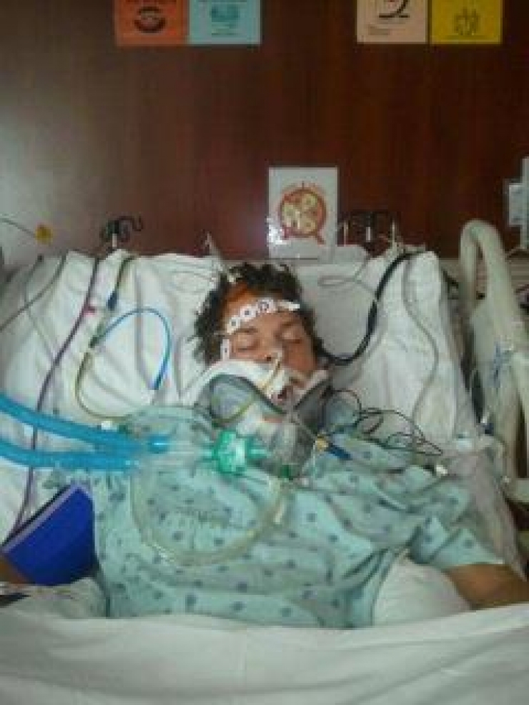 Illustration de l'article : Les médecins lui disaient d'abandonner son mari, expliquant qu'il ne sortirait jamais du coma. Mais regardez ce qu'il est devenu quelques mois plus tard, grâce à tout son amour !