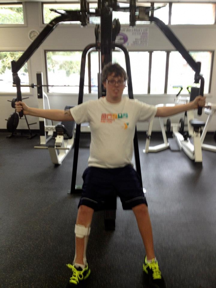 Illustration de l'article : Les médecins lui disaient d'abandonner son mari, expliquant qu'il ne sortirait jamais du coma. Mais regardez ce qu'il est devenu quelques mois plus tard, grâce à tout son amour !