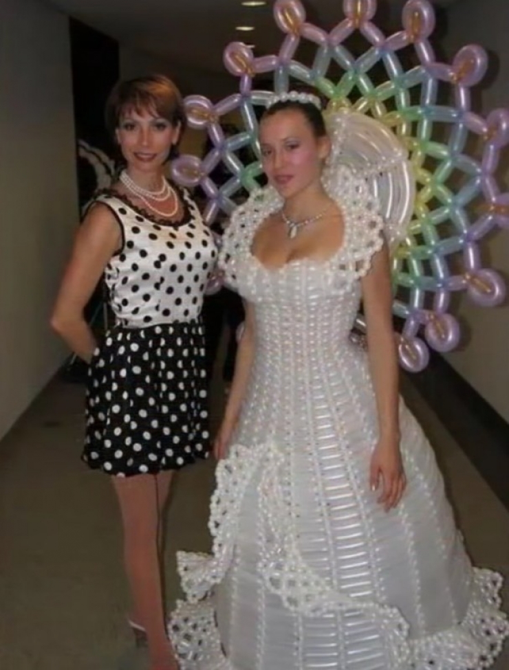 Illustration de l'article : N’importe quelle femme préférerait ne pas se marier plutôt que de porter l’une de ces 22 robes !