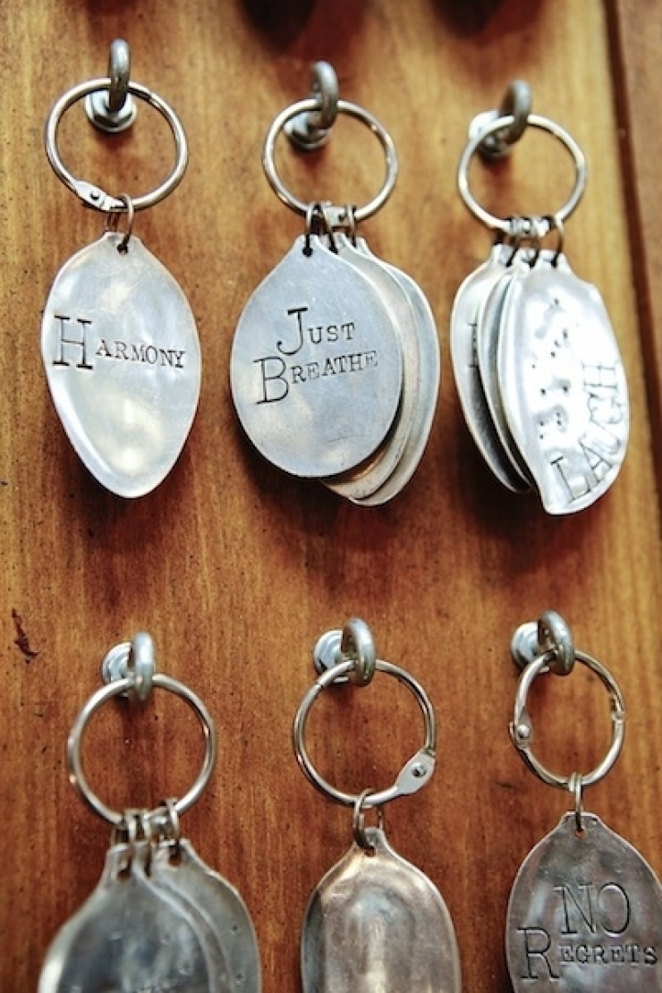 Illustration de l'article : Ne jetez plus vos vieux ustensiles, voici 30 idées pour vous aider à les recycler !