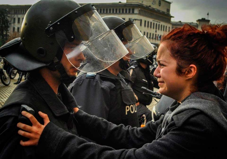 Illustration de l'article : Ces 29 moments magnifiques et rares où l'homme a préféré l'humanité à la violence...