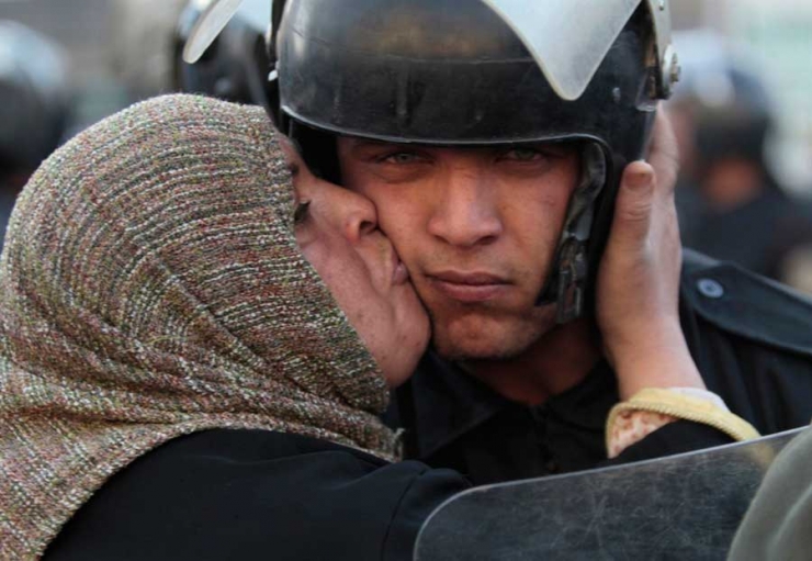 Illustration de l'article : Ces 29 moments magnifiques et rares où l'homme a préféré l'humanité à la violence...