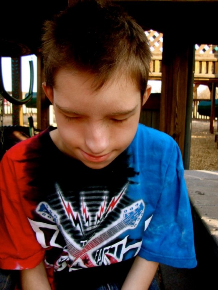 Illustration de l'article : Ce qu'un p&egrave;re a fait subir &agrave; ses fils est d&eacute;goutant ! La r&eacute;action de sa fille est impitoyable...