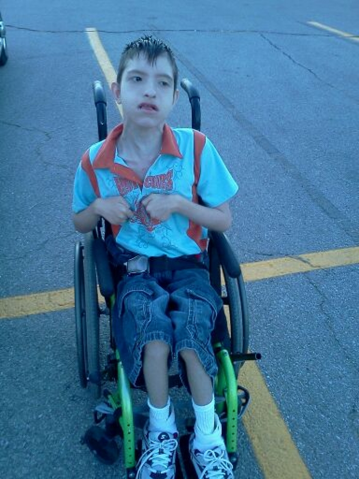 Illustration de l'article : Ce qu'un p&egrave;re a fait subir &agrave; ses fils est d&eacute;goutant ! La r&eacute;action de sa fille est impitoyable...