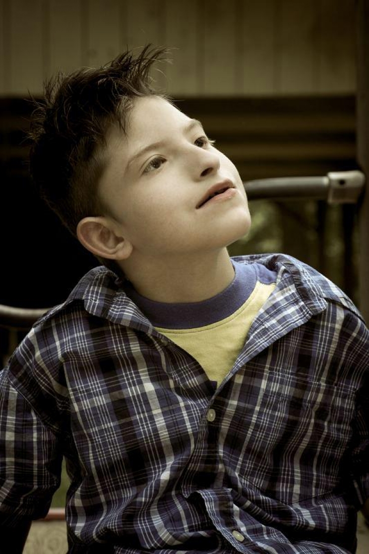 Illustration de l'article : Ce qu'un p&egrave;re a fait subir &agrave; ses fils est d&eacute;goutant ! La r&eacute;action de sa fille est impitoyable...