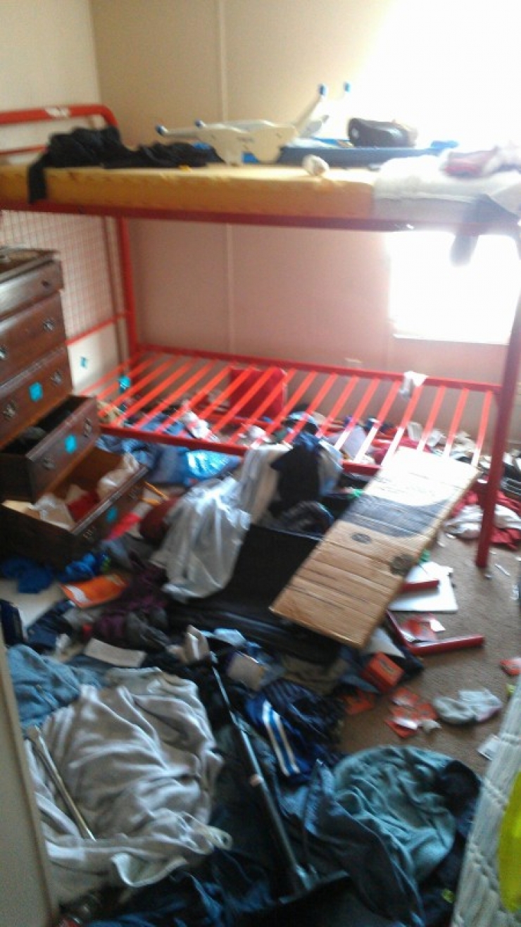 Illustration de l'article : Ce qu'un p&egrave;re a fait subir &agrave; ses fils est d&eacute;goutant ! La r&eacute;action de sa fille est impitoyable...