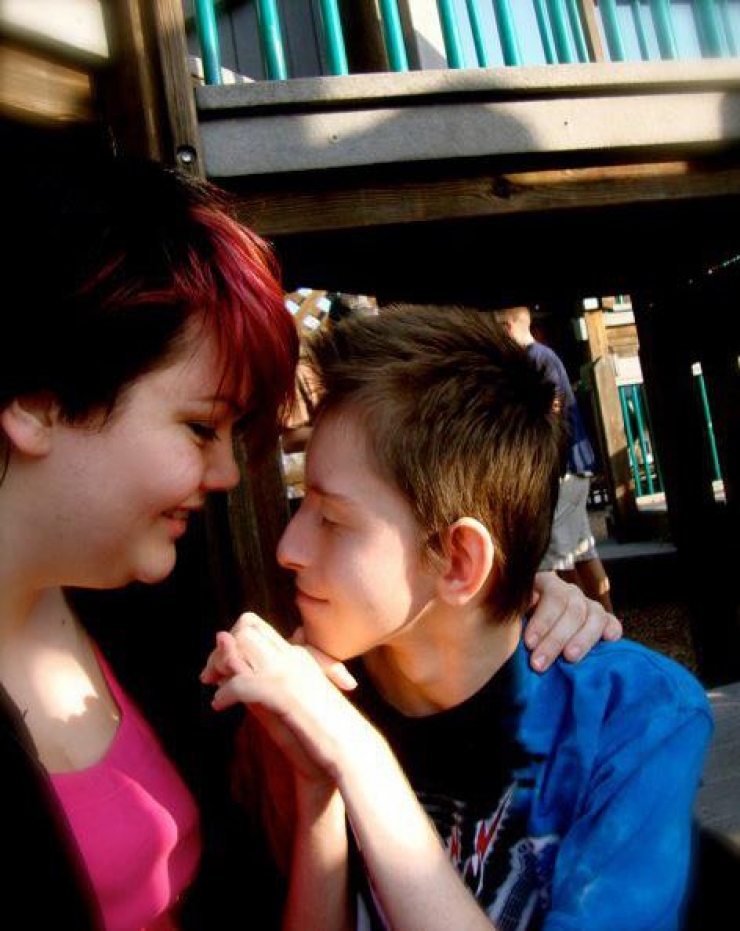 Illustration de l'article : Ce qu'un p&egrave;re a fait subir &agrave; ses fils est d&eacute;goutant ! La r&eacute;action de sa fille est impitoyable...