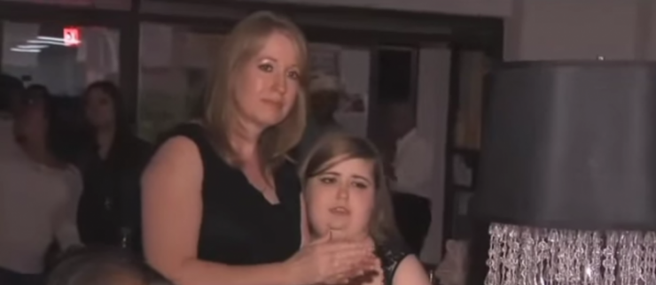 Illustration de l'article : Son fr&egrave;re est d&eacute;c&eacute;d&eacute; dans un accident de la route. 10 ans plus tard, ses parents lui r&eacute;v&egrave;lent un secret incroyable pour son anniversaire ! 