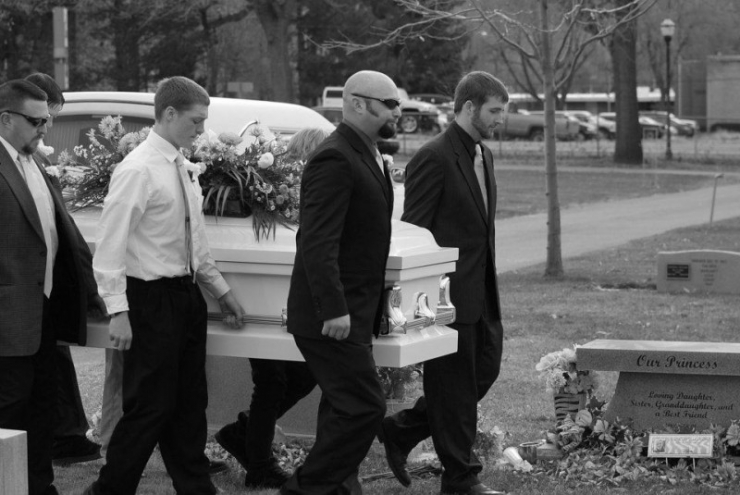 Illustration de l'article : Ils savent que cette maman de 17 ans va d&eacute;c&eacute;der en sortant de la salle d'accouchement...C'&eacute;tait pr&eacute;vu !