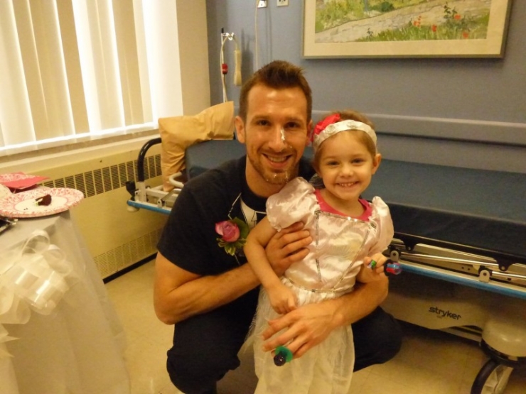 Illustration de l'article : À 4 ans, cette fillette est mariée à un homme qui a 25 ans de plus. Voici pourquoi les parents ont accepté ça: