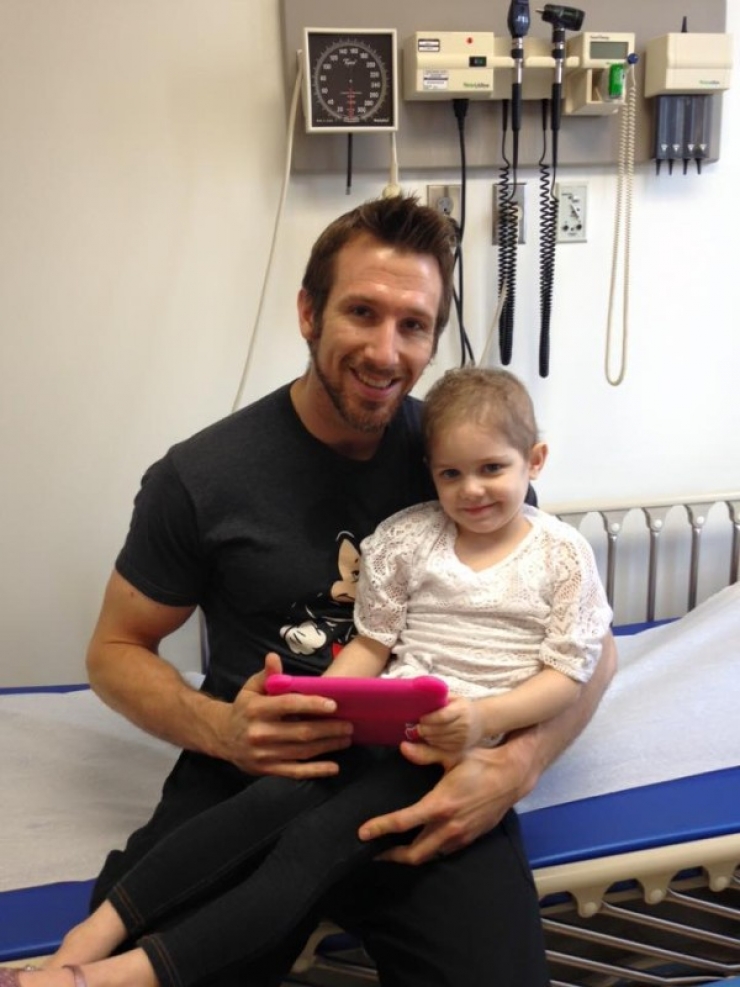 Illustration de l'article : &Agrave; 4 ans, cette fillette est mari&eacute;e &agrave; un homme qui a 25 ans de plus. Voici pourquoi les parents ont accept&eacute; &ccedil;a: 