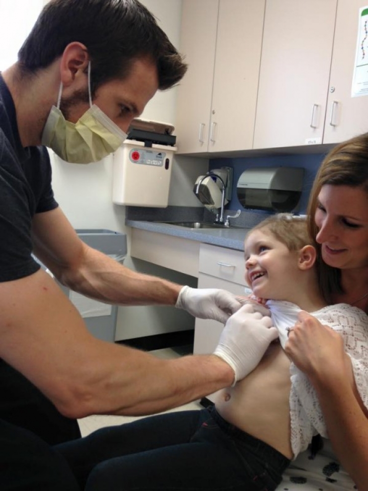 Illustration de l'article : À 4 ans, cette fillette est mariée à un homme qui a 25 ans de plus. Voici pourquoi les parents ont accepté ça: