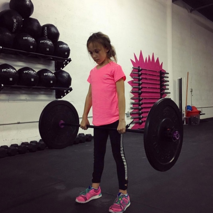 Illustration de l'article : &Agrave; 9 ans, cette petite &eacute;tait harcel&eacute;e &agrave; l'&eacute;cole ! 6 mois plus tard, ils ont tous peur d'elle...