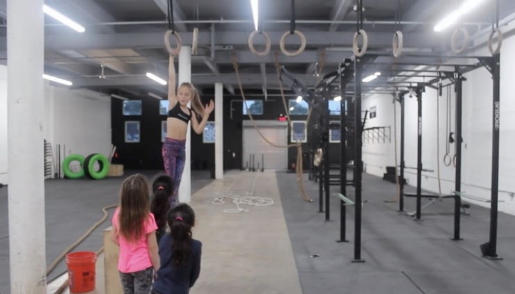 Illustration de l'article : &Agrave; 9 ans, cette petite &eacute;tait harcel&eacute;e &agrave; l'&eacute;cole ! 6 mois plus tard, ils ont tous peur d'elle...