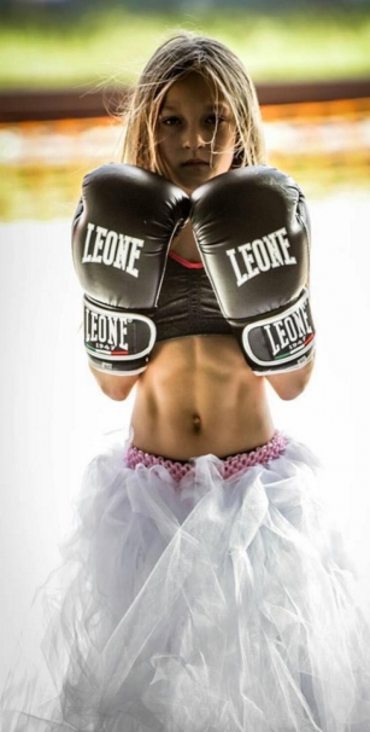 Illustration de l'article : &Agrave; 9 ans, cette petite &eacute;tait harcel&eacute;e &agrave; l'&eacute;cole ! 6 mois plus tard, ils ont tous peur d'elle...