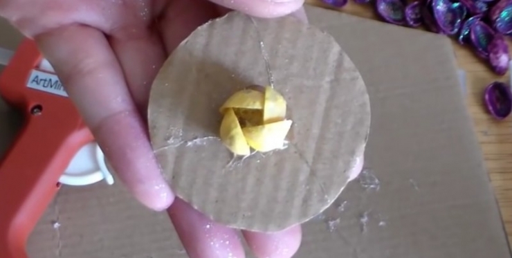 Illustration de l'article : Elle remplit un sac &agrave; cong&eacute;lation de coques de pistache et ce qu'elle pr&eacute;pare vaut de l'or !