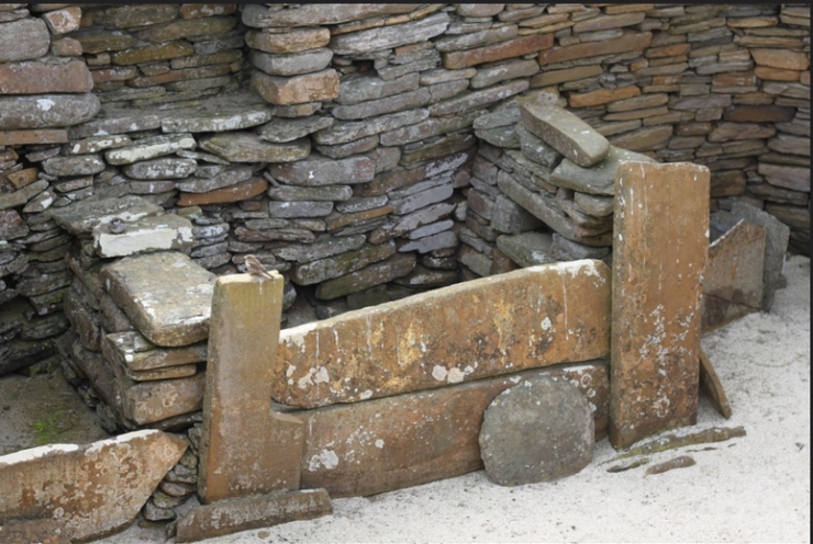 Illustration de l'article : D&eacute;couverte par un fermier en 1850, cette porte cach&eacute;e renferme quelque chose qui a surpris le monde entier...