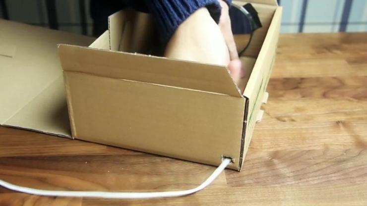 Illustration de l'article : Une loupe plac&eacute;e dans une bo&icirc;te et un smartphone, c'est tout ce qu'il faut pour cette astuce magique !