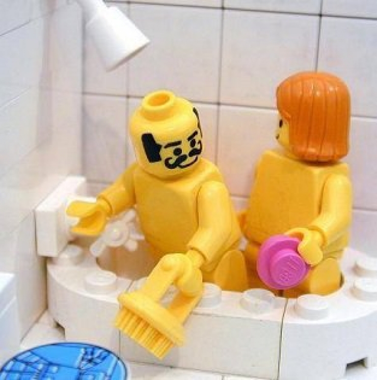 Illustration de l'article : Ces 18 photos nous prouvent qu’il ne faut JAMAIS laisser les adultes jouer aux Lego...