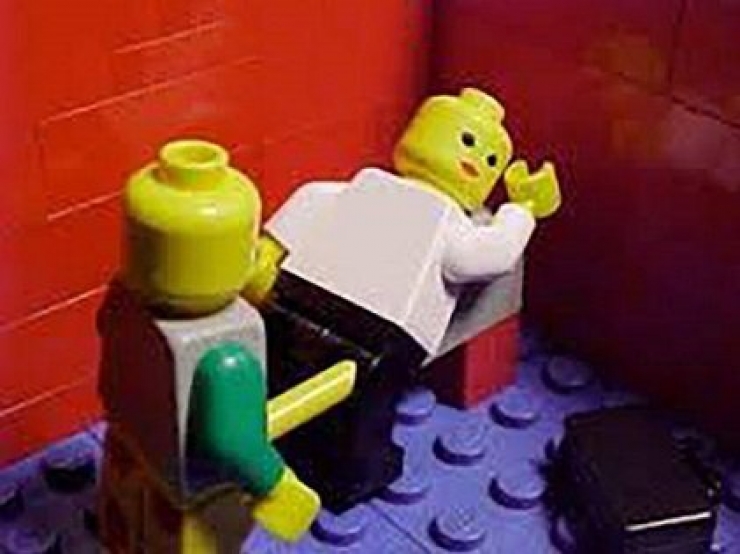 Illustration de l'article : Ces 18 photos nous prouvent qu’il ne faut JAMAIS laisser les adultes jouer aux Lego...