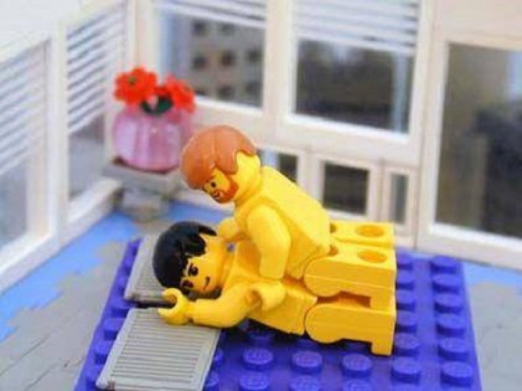 Illustration de l'article : Ces 18 photos nous prouvent qu’il ne faut JAMAIS laisser les adultes jouer aux Lego...