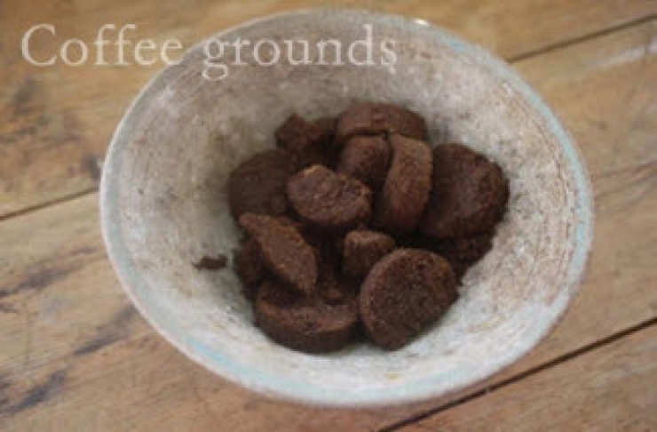 Illustration de l'article : Elle utilise des fourchettes en plastique qu'elle plante dans son jardin ! Une id&eacute;e de g&eacute;nie...