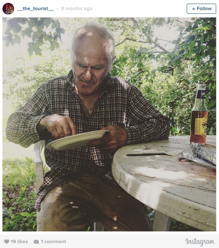 Illustration de l'article : Elle entre dans une maison abandonn&eacute;e et y fait une d&eacute;couverte qui brise le coeur !