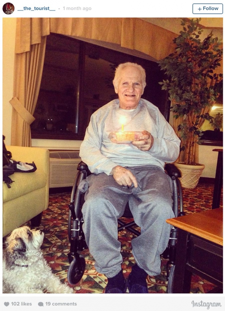 Illustration de l'article : Elle entre dans une maison abandonn&eacute;e et y fait une d&eacute;couverte qui brise le coeur !