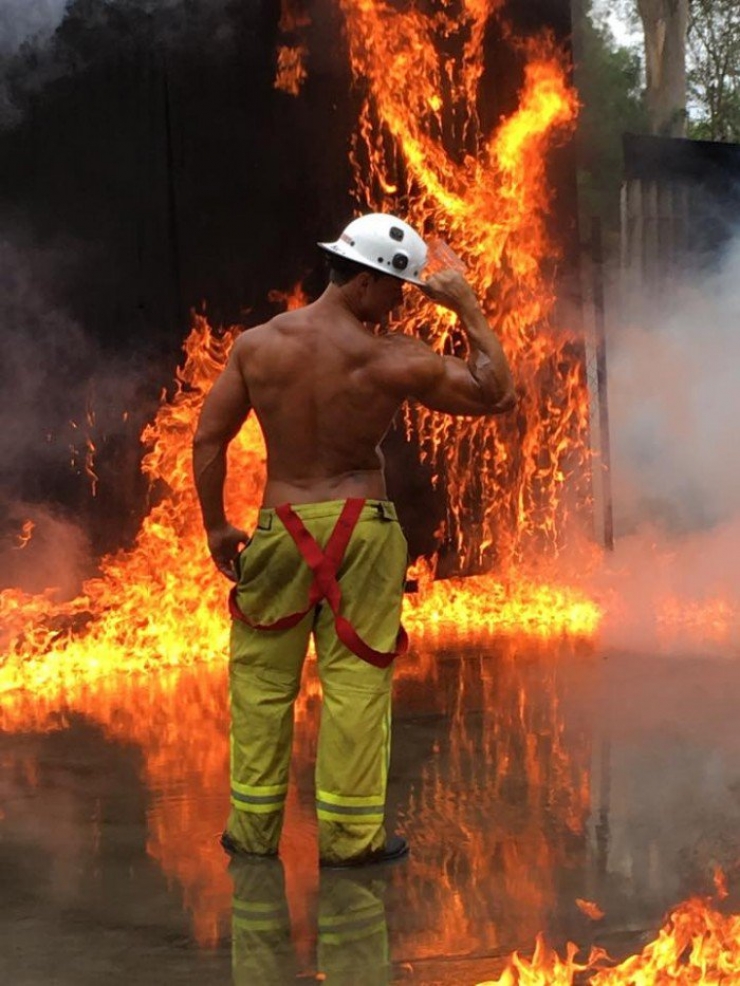 Illustration de l'article : Arr&ecirc;tez tout, c'est la minute chaude du jour avec ces sexy pompiers d'Australie ! (11 photos)