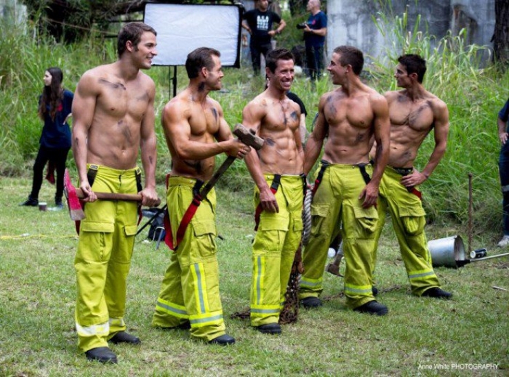 Illustration de l'article : Arr&ecirc;tez tout, c'est la minute chaude du jour avec ces sexy pompiers d'Australie ! (11 photos)
