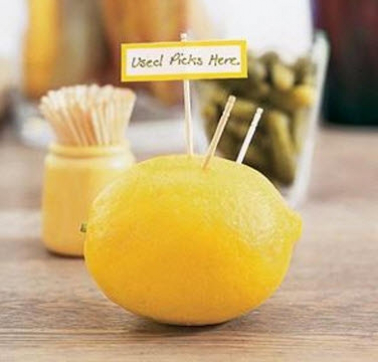 Illustration de l'article : Placer 4 cure-dents dans une patate de cette mani&egrave;re, une astuce que j'aurais aim&eacute; conna&icirc;tre plus t&ocirc;t !