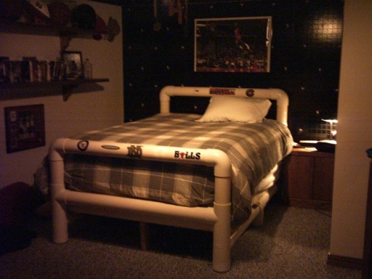 Illustration de l'article : Vous n'imaginez pas tout ce qu'on peut faire avec un tuyau d'&eacute;vacuation... Il faut que j'essaye le 3 !