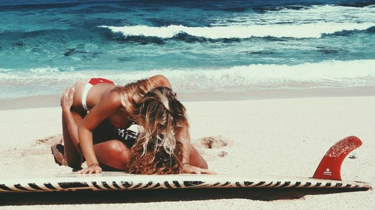 Illustration de l'article : Selon cette &eacute;tude, voyager permet de perdre du poids, de se sentir jeune et &ccedil;a accro&icirc;t la fr&eacute;quence de vos rapports sexuels...