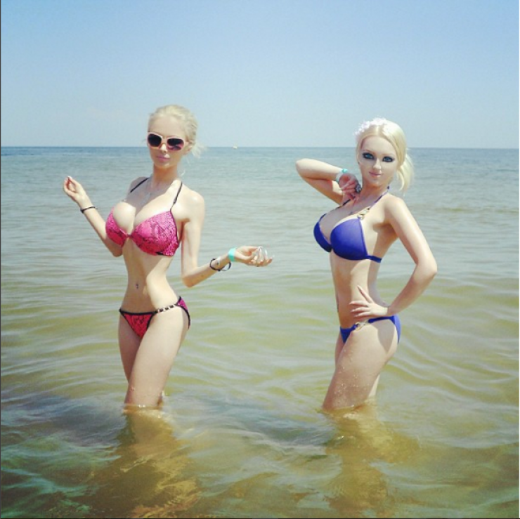 Illustration de l'article : Cette fille s'est fait enlever des parties du corps pour ressembler à ça ! Une transformation choquante...