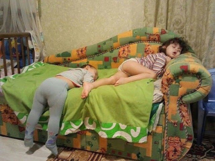 Illustration de l'article : Les enfants sont capables de s'endormir n'importe o&ugrave;. La preuve avec ces 25 photos !