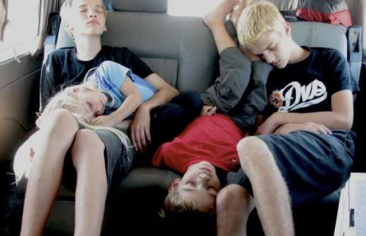 Illustration de l'article : Les enfants sont capables de s'endormir n'importe o&ugrave;. La preuve avec ces 25 photos !