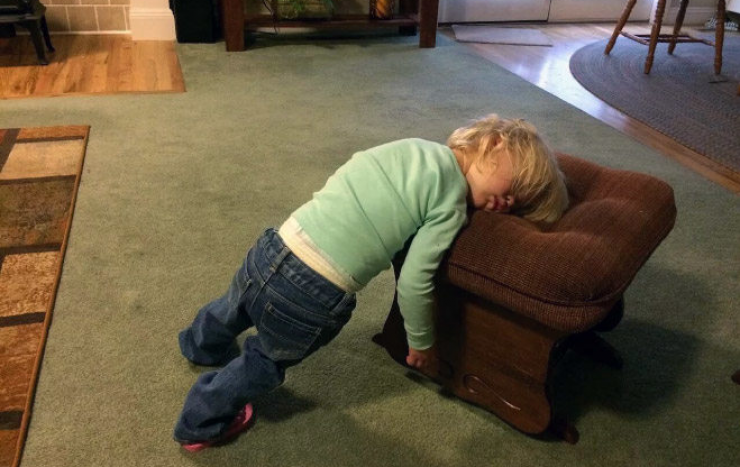 Illustration de l'article : Les enfants sont capables de s'endormir n'importe o&ugrave;. La preuve avec ces 25 photos !