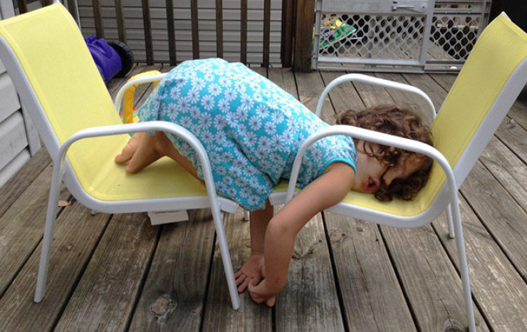 Illustration de l'article : Les enfants sont capables de s'endormir n'importe o&ugrave;. La preuve avec ces 25 photos !