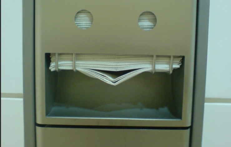 Illustration de l'article : Ne mettez plus JAMAIS de PQ sur vos toilettes, c'est loin d'&ecirc;tre hygi&eacute;nique...