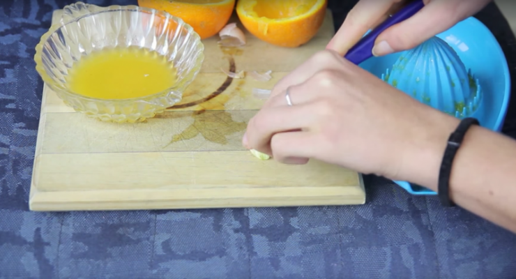 Illustration de l'article : Trempez vos mains dans ces 2 produits que tout le monde connait ! Les r&eacute;sultats sont &eacute;patants, juste apr&egrave;s deux semaines !