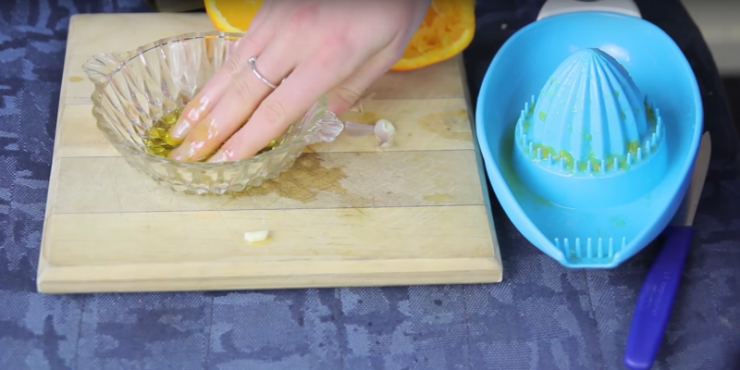 Illustration de l'article : Trempez vos mains dans ces 2 produits que tout le monde connait ! Les r&eacute;sultats sont &eacute;patants, juste apr&egrave;s deux semaines !