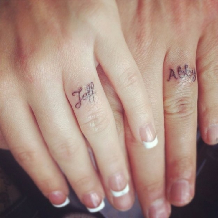 Illustration de l'article : Et si on rempla&ccedil;ait les alliances par des tatouages originaux... Ces 20 personnes l'ont fait !