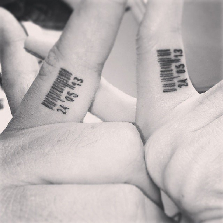 Illustration de l'article : Et si on rempla&ccedil;ait les alliances par des tatouages originaux... Ces 20 personnes l'ont fait !