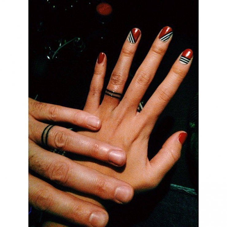 Illustration de l'article : Et si on rempla&ccedil;ait les alliances par des tatouages originaux... Ces 20 personnes l'ont fait !