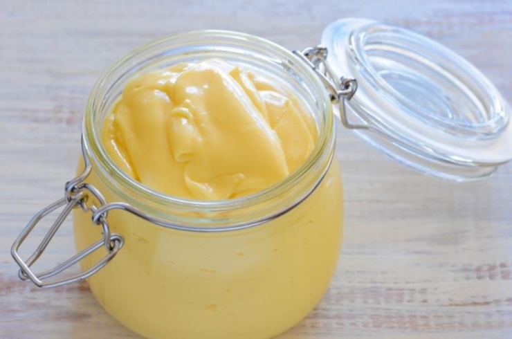 Illustration de l'article : Utilisez de la mayonnaise ou l'un de ces 4 produits naturels pour &eacute;liminer les poux. N'utilisez plus de produits pharmaceutiques!