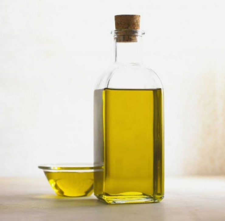 Illustration de l'article : Utilisez de la mayonnaise ou l'un de ces 4 produits naturels pour &eacute;liminer les poux. N'utilisez plus de produits pharmaceutiques!