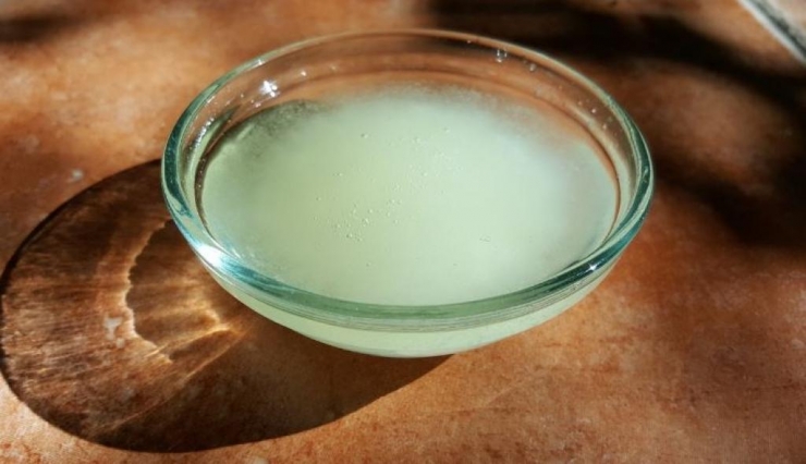 Illustration de l'article : Utilisez de la mayonnaise ou l'un de ces 4 produits naturels pour &eacute;liminer les poux. N'utilisez plus de produits pharmaceutiques!