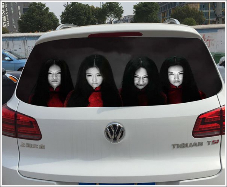 Illustration de l'article : En Chine, ils ont la solution contre les conducteurs qui vous vous éblouissent en vous collant de nuit. 12 autocollants photosensibles!