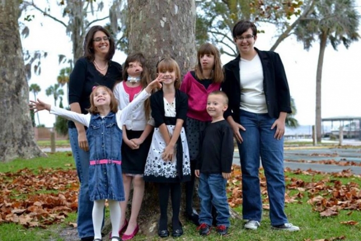 Illustration de l'article : Ce bébé a été abandonné dès la naissance, mais regardez ce qu'elle est devenue 6 ans plus tard !